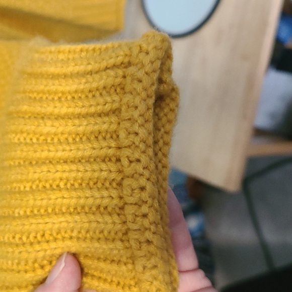 Sweater. - Picture 3 of 10